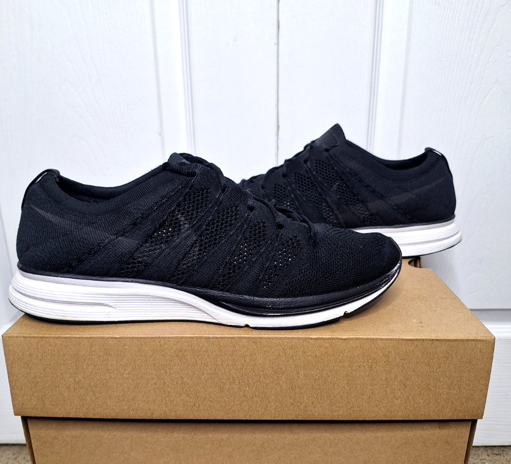 Nike Flyknit Trainer Black White AH8396-007 size 11.5